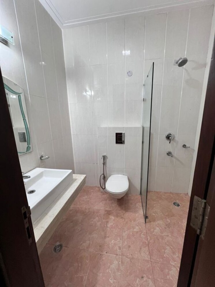 Bathroom, greater kailash i 3 Bedroom 200 Sq.Yd. Builder Floor In Greater Kailash I Delhi 9724154