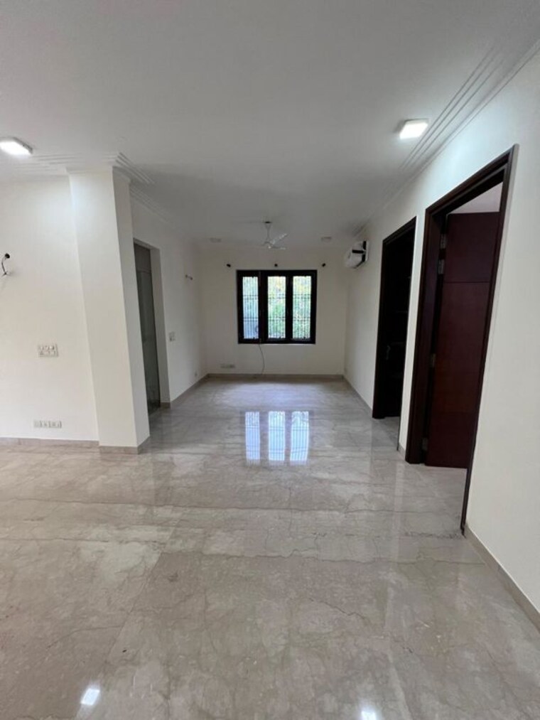 Room, greater kailash i 3 Bedroom 200 Sq.Yd. Builder Floor In Greater Kailash I Delhi 9724154