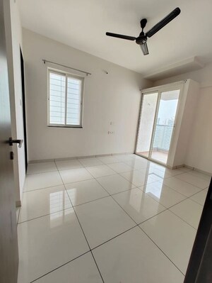 Room in 2 BHK Apartment at VJ YashOne Infinitee, Tathawade – for Rent