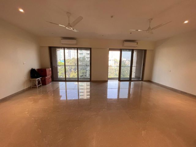 5 BHK + Servant Room Apartment For Sale in Jolly Maker Apartment