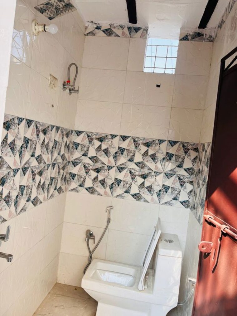 Bathroom, maidan garhi 1 Bedroom 600 Sq.Ft. Independent House In Maidan Garhi Delhi 9724213