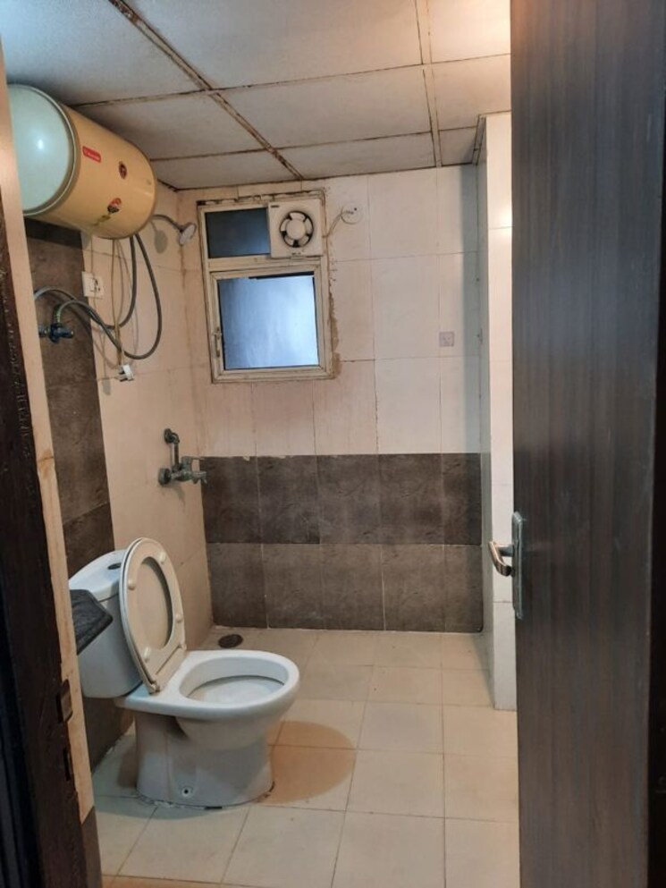 Bathroom, nimbus-the-hyde-park 2 Bedroom 915 Sq.Ft. Apartment In Sector 78 Noida 9724218