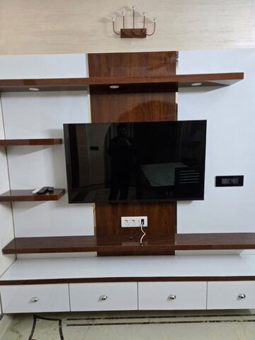 Room in 3 BHK Apartment at Green Park – for Rent