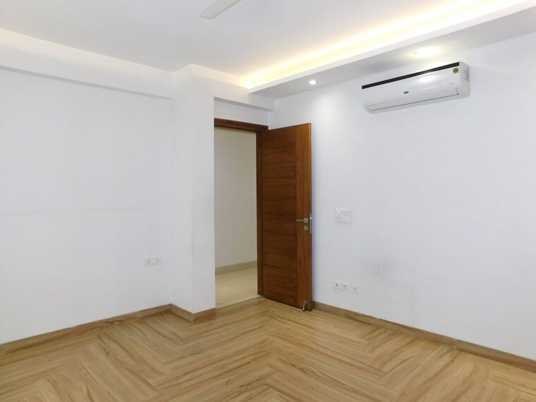 Room, saket 3 Bedroom 1800 Sq.Ft. Apartment In Saket Delhi 9724249