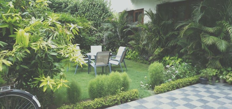 Garden, golf links 3 Bedroom 2550 Sq.Ft. Apartment In Golf Links Delhi 9724272