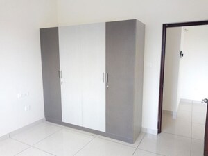Room in 2 BHK Apartment at Prestige Lakeside Habitat, Varthur – for Rent