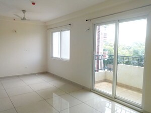 2 BHK Apartment For Rent in Prestige Lakeside Habitat, Varthur