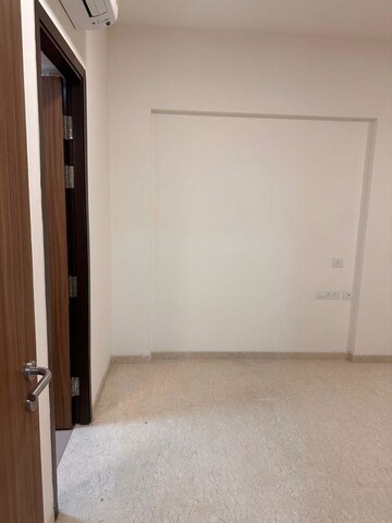 Room in 2 BHK Apartment at Shapoorji Pallonji Vicinia, Powai – for Rent