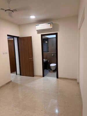 Room in 2 BHK Apartment at Shapoorji Pallonji Vicinia, Powai – for Rent