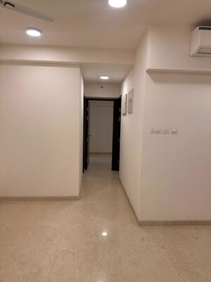 Room in 2 BHK Apartment at Shapoorji Pallonji Vicinia, Powai – for Rent