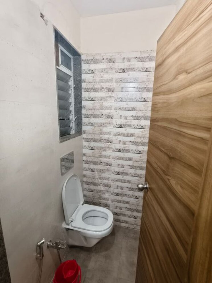 Bathroom, akshay-paradise 1 Bedroom 514 Sq.Ft. Apartment In Tilak Nagar Mumbai 9617089