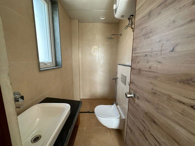 Bathroom, hong-kong-bazaar 2 Bedroom 1100 Sq.Ft. Builder Floor In Sector 57 Gurgaon 9724382