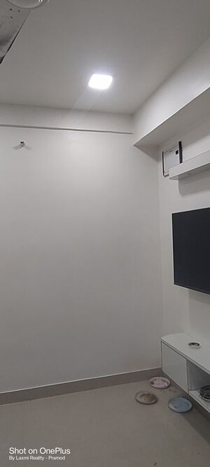 Room in 1 BHK Apartment at Shrinivas Tower, Lower Parel – for Rent