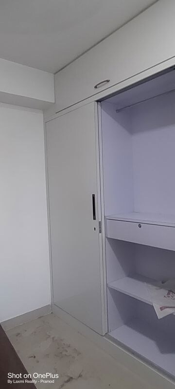 Furnished Amenities in 1 BHK Apartment at Shrinivas Tower, Lower Parel – for Rent