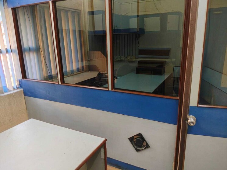 Balcony, esplanade Commercial Office Space 350 Sq.Ft. In Esplanade Kolkata 9724381