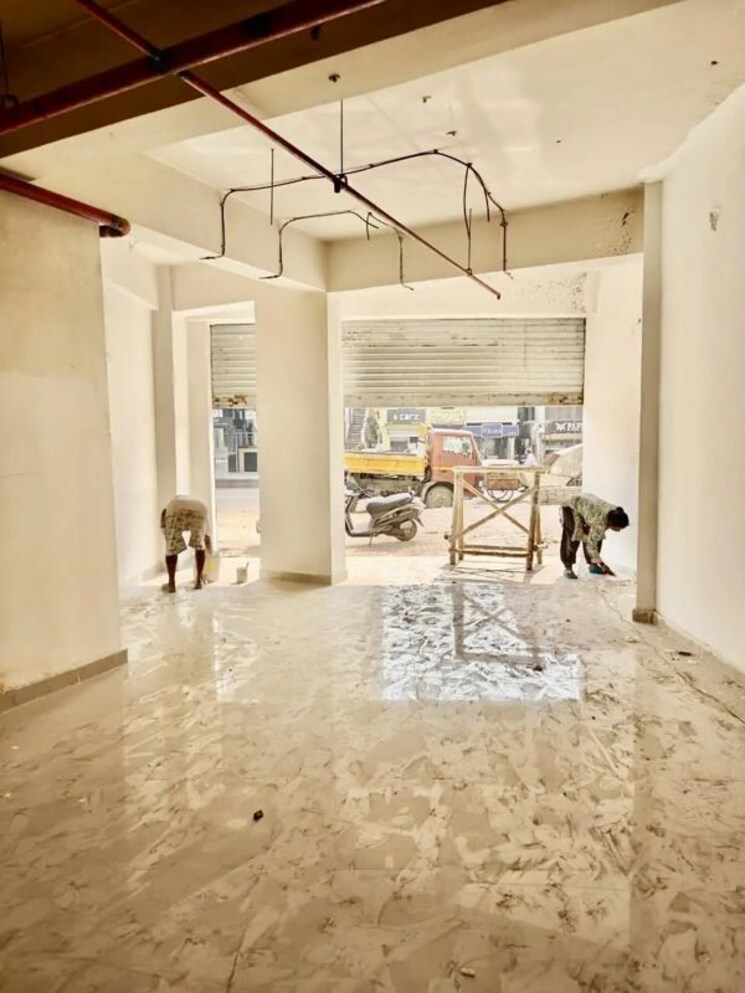 Room, chinar park Commercial Showroom 1280 Sq.Ft. In Chinar Park Kolkata 9724399