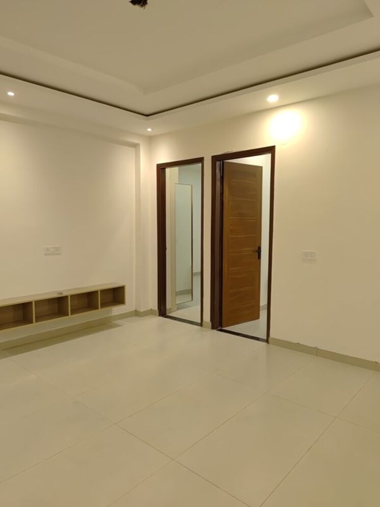 Room, dhakoli 3 Bedroom 142 Sq.Yd. Builder Floor In Dhakoli Zirakpur 9724424