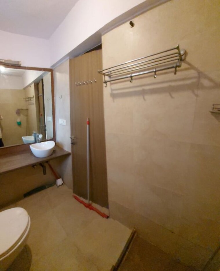 Team Area, evershine-embassy 2.5 Bedroom 850 Sq.Ft. Apartment In Andheri West Mumbai 9724435