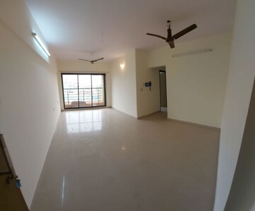 Room in 2.5 BHK Apartment at Evershine Embassy, Andheri West – for Rent
