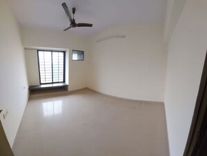 Room in 2.5 BHK Apartment at Evershine Embassy, Andheri West – for Rent