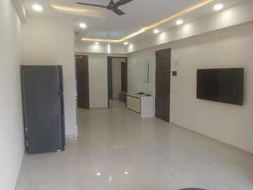 Room in 3 BHK Builder Floor at Smart World Orchard, Sector 61 – for Rent