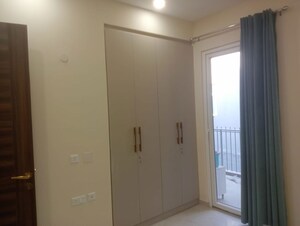 Room in 3 BHK Builder Floor at Smart World Orchard, Sector 61 – for Rent