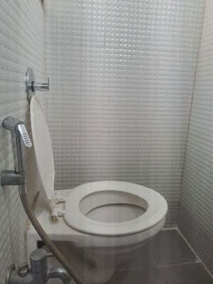 Bathroom in 1 BHK Apartment at Greenfields Apartment, Lower Parel – for Rent