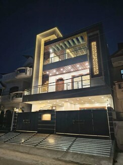 6 BHK + Pooja Room,Servant Room Villa For Sale in Private Villa 