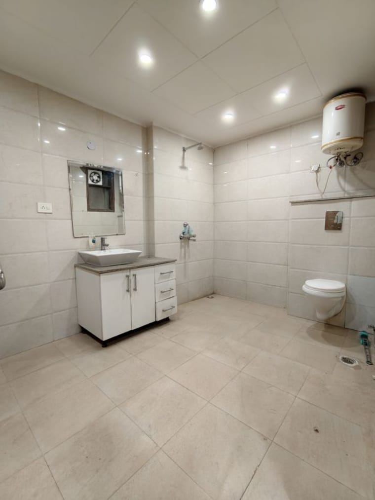 Bathroom, chattarpur 4 Bedroom 2000 Sq.Ft. Builder Floor In Chattarpur Delhi 9724584