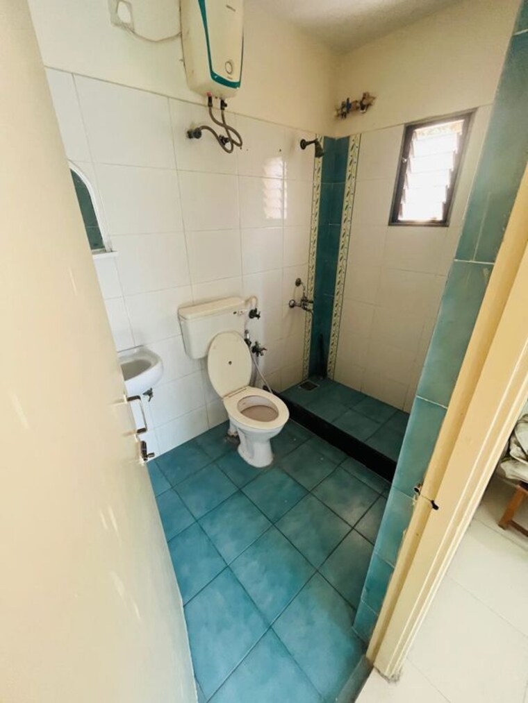 Bathroom, prahlad nagar 3 Bedroom 1800 Sq.Ft. Apartment In Prahlad Nagar Ahmedabad 9724589