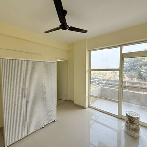 Room in 3 BHK Apartment at Pyramid Altia, Sector 70a – for Rent