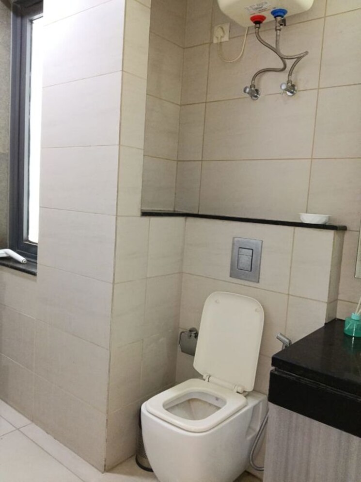 Bathroom, dlf-hamilton-court 3 Bedroom 2540 Sq.Ft. Apartment In Sector 27 Gurgaon 9724606