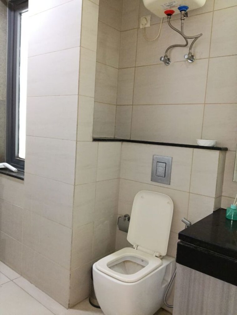 Bathroom, dlf-hamilton-court 3 Bedroom 2540 Sq.Ft. Apartment In Sector 27 Gurgaon 9724606
