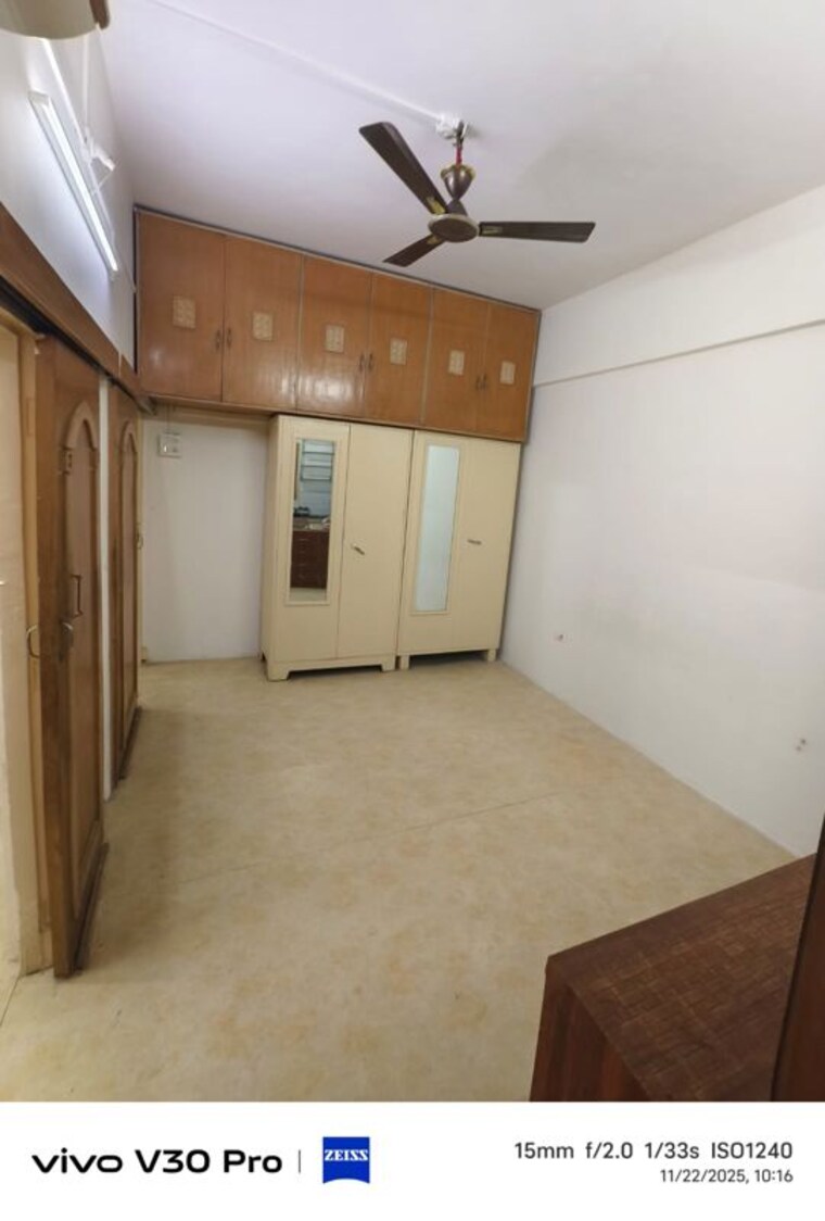 Room, santacruz east 1 Bedroom 500 Sq.Ft. Apartment In Santacruz East Mumbai 9724629