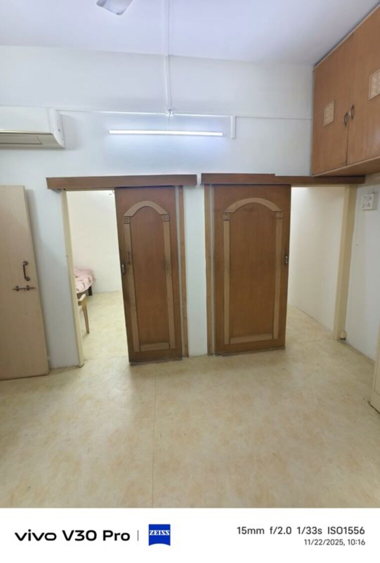 Room, santacruz east 1 Bedroom 500 Sq.Ft. Apartment In Santacruz East Mumbai 9724629