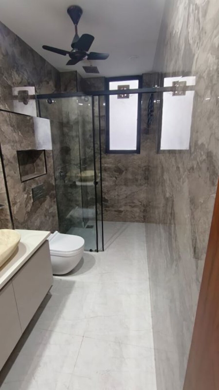 Bathroom, palam vihar 3 Bedroom 2200 Sq.Ft. Builder Floor In Palam Vihar Gurgaon 9724635