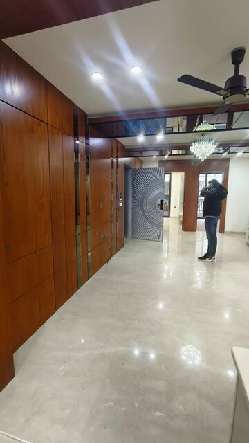 Parking in 3 BHK Builder Floor at Palam Vihar – for Rent