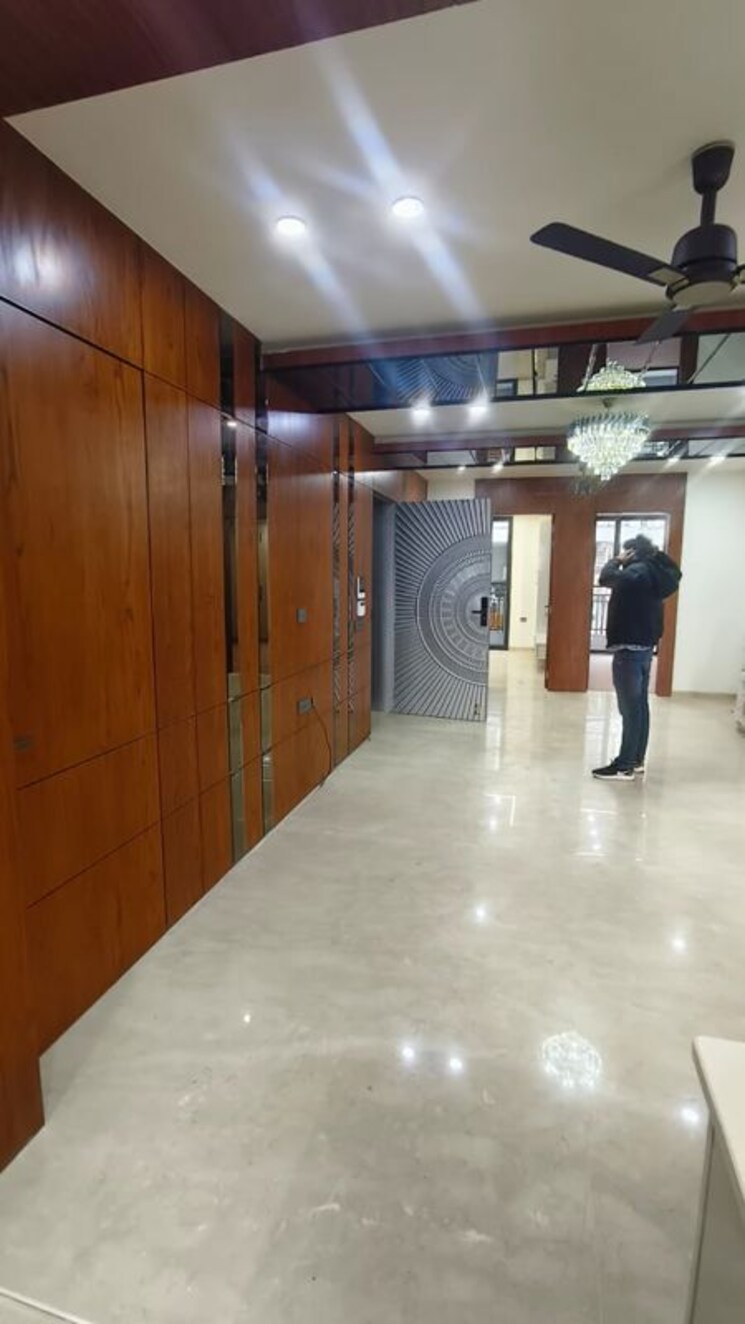  Parking, palam vihar 3 Bedroom 2200 Sq.Ft. Builder Floor In Palam Vihar Gurgaon 9724635