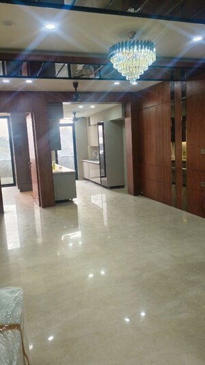 Room in 3 BHK Builder Floor at Palam Vihar – for Rent