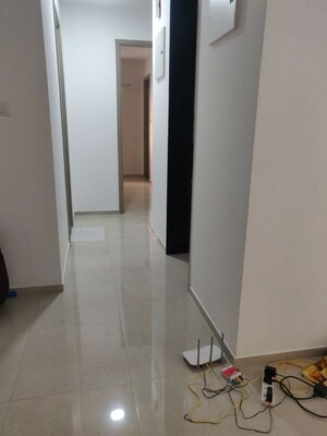 Room in 2 BHK Apartment at Sheth Vasant Oasis, Andheri East – for Rent