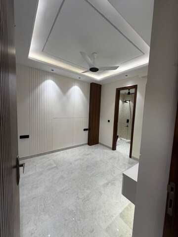 Room in 4 BHK Builder Floor at Adani Samsara, Sector 60 – for Sale