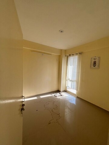 Room in 3 BHK Apartment at Conscient Habitat Residences, Sector 78 – for Sale