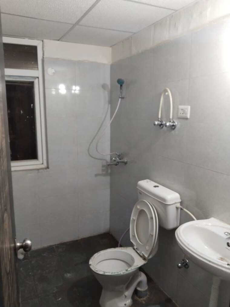 Bathroom, vatika-inxt-emilia-floors 2 Bedroom 929 Sq.Ft. Apartment In Sector 82 Gurgaon 9724705