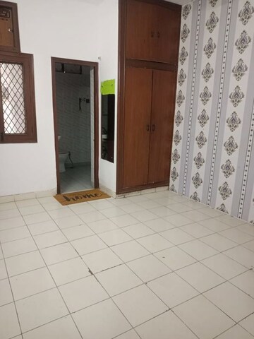 Room in 3 BHK Builder Floor at Ansal Sushant Apartments, Sushant Lok I – for Rent