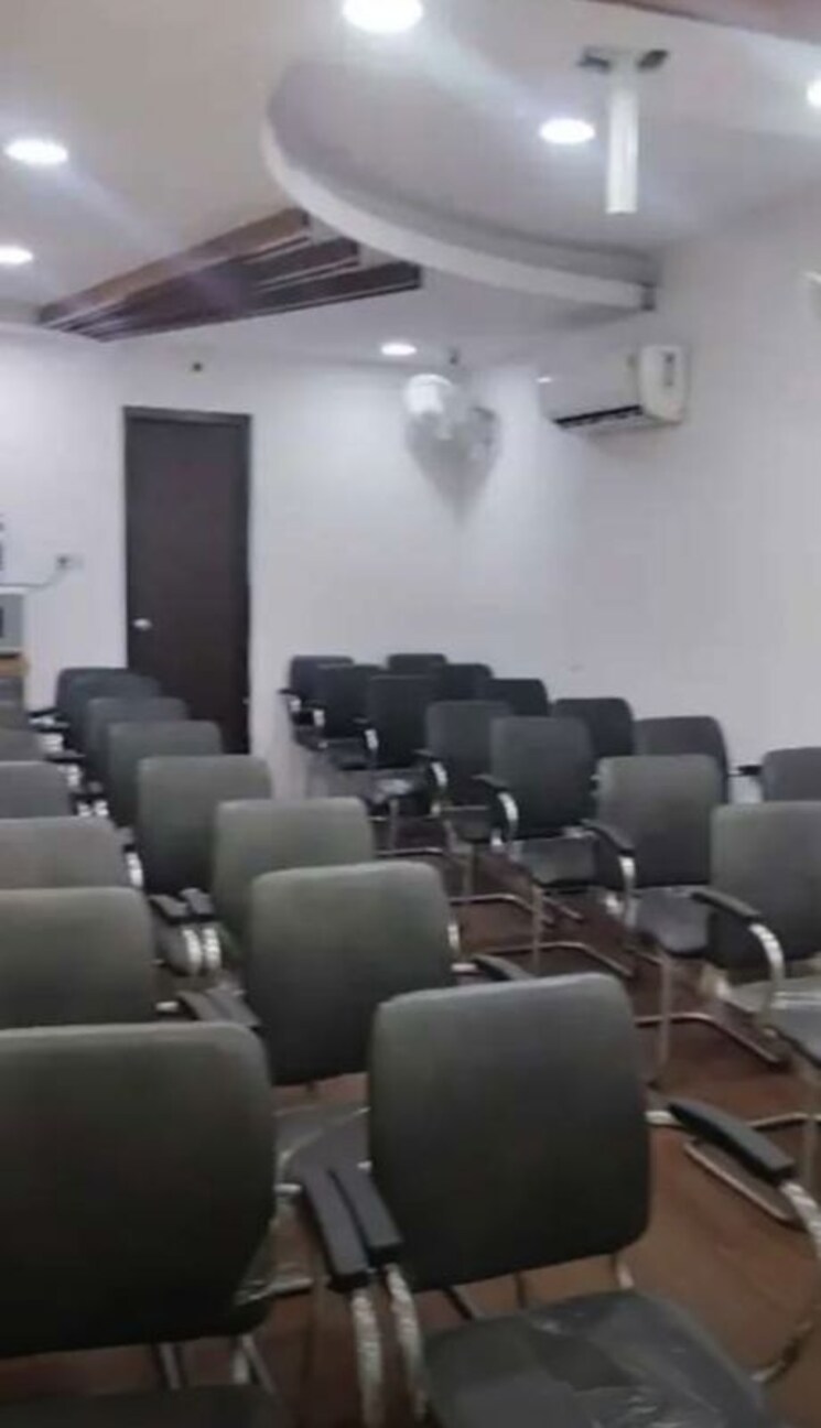 Team Area, hazratganj Commercial Office Space 1500 Sq.Ft. In Hazratganj Lucknow 9724800