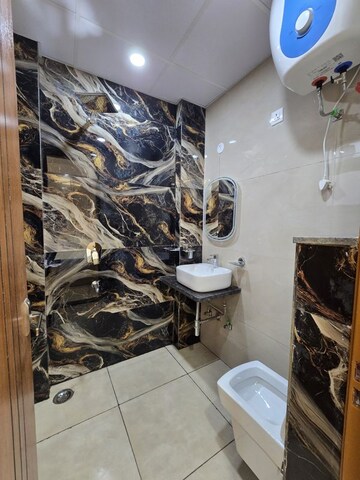 Master Bedroom in 3 BHK Builder Floor at Gupta Awas, Sector 43 – for Rent