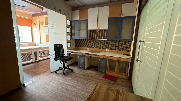 Team Area, mulund west Commercial Office Space 500 Sq.Ft. In Mulund West Mumbai 9724824