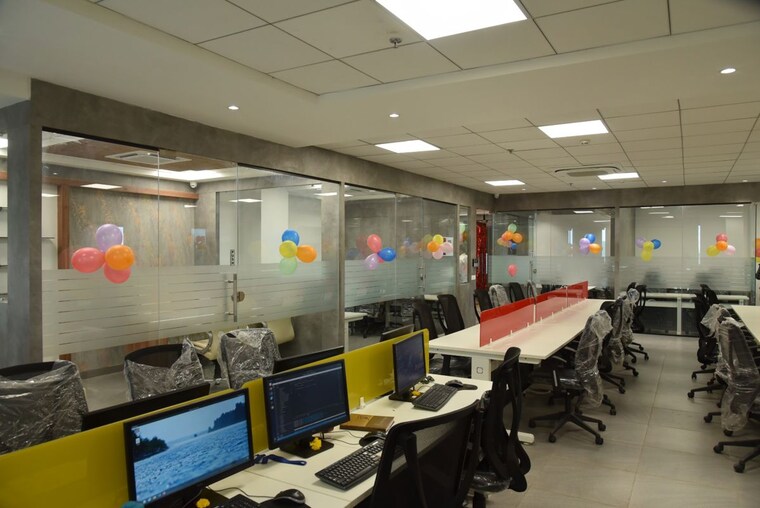 Team Area, bhanvarkuan Commercial Office Space 3200 Sq.Ft. In Bhanvarkuan Indore 9724839