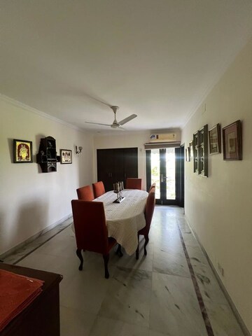 Team Area in 3 BHK Builder Floor at Greater Kailash I – for Rent