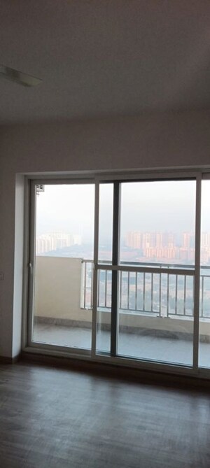 Room in 3 BHK Apartment at ABA Ivy County, Sector 75 – for Rent